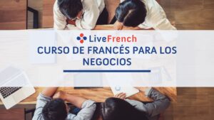 Profesional siguiendo una clase de francés online con un profesor de Live French por Zoom