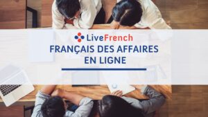 Cadre suivant un cours de français des affaires en ligne avec un professeur Live French sur Zoom